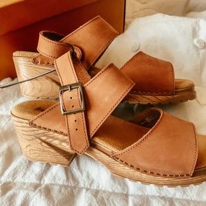 White Mountain Clog Sandals